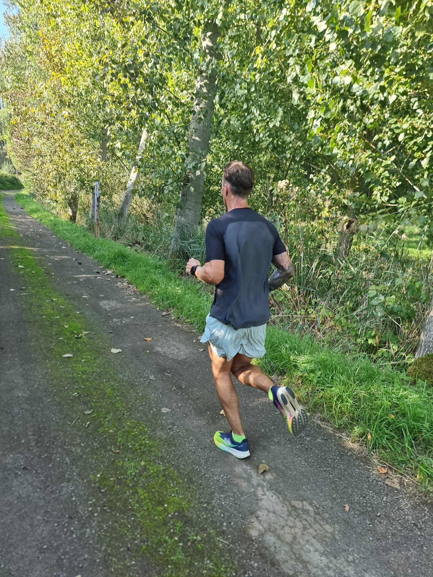 Marathon lopen onder de 3 uur: waarom een aerobe drempeltraining het verschil maakt (en hoe ik 8x 1k aanpak)